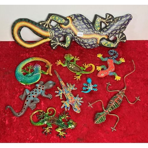 17 - Collection of brightly coloured lizard / gecko ornaments