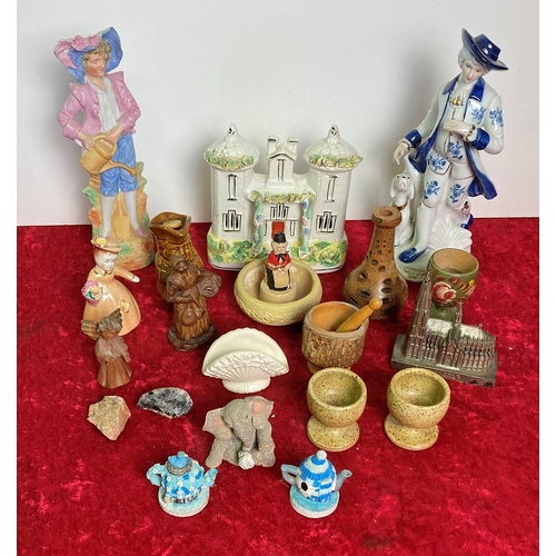 77 - Selection of collectible ornaments and trinkets