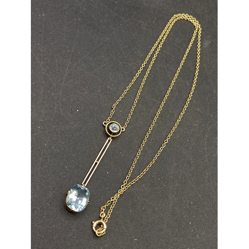 449 - Gold and aquamarine pendant necklace, 15ct