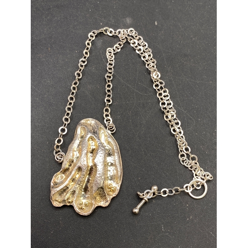 451 - Silver shell pendant necklace