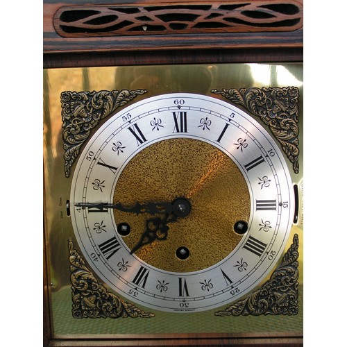 278 - Beautiful ‘Western’ mantle clock, 3 chimes Westm, Winch and Whit
lovely tone