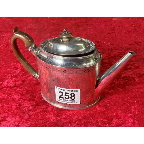 258 - Silver teapot with leopard design (dent to lid, lid doesn't fully close), London 1792-3, 410g