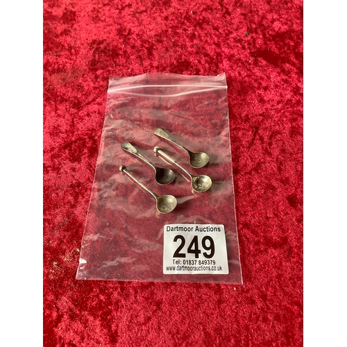 249 - Four silver salt spoons, 24g