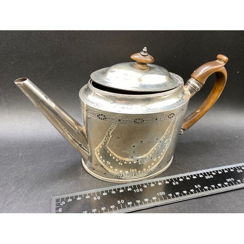 258 - Silver teapot with leopard design (dent to lid, lid doesn't fully close), London 1792-3, 410g