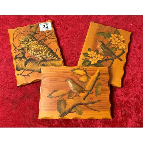 35 - 3x Wooden plaques, depicting birds