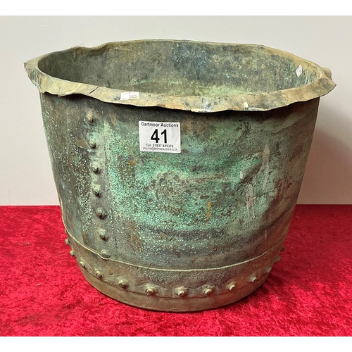 41 - Very large copper pot (34cm x 43cm)