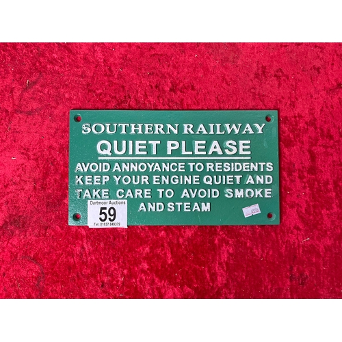 59 - Cast Iron Southern railway sign approximately 17.5 cm by 16 cm