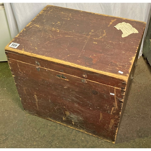 509 - Wooden trunk with leather handles, baize lined trays. Approx 27 inches x 20.5 x 24 tall