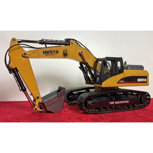 450 - Huina R/C die cast excavator model in original case (box has some marks) model in superb condition a... 