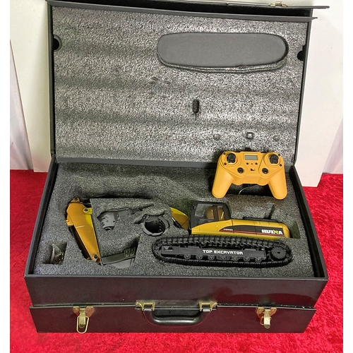 450 - Huina R/C die cast excavator model in original case (box has some marks) model in superb condition a... 