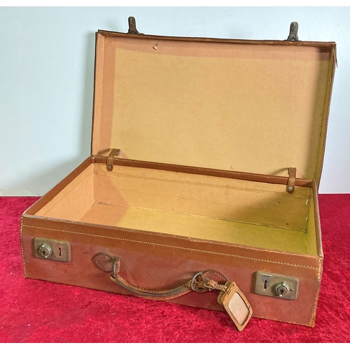 483 - Small vintage suitcase - handle as found