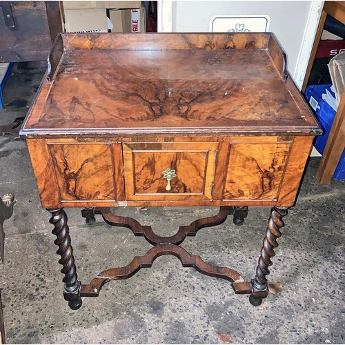 572 - Matching boudoire table with a matching dressing table