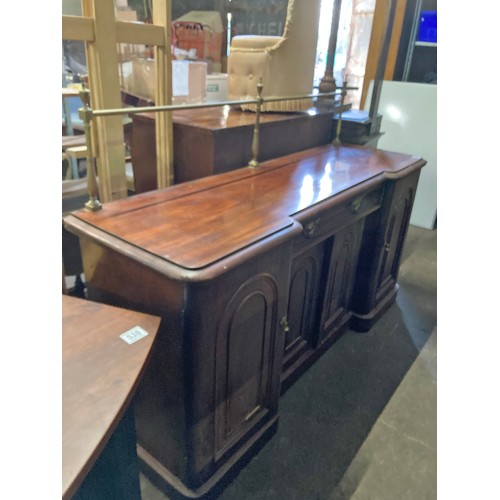 539 - Impressive sideboard/bar with brass rail - looks rather magnificent - cupboards and drawer underneat... 