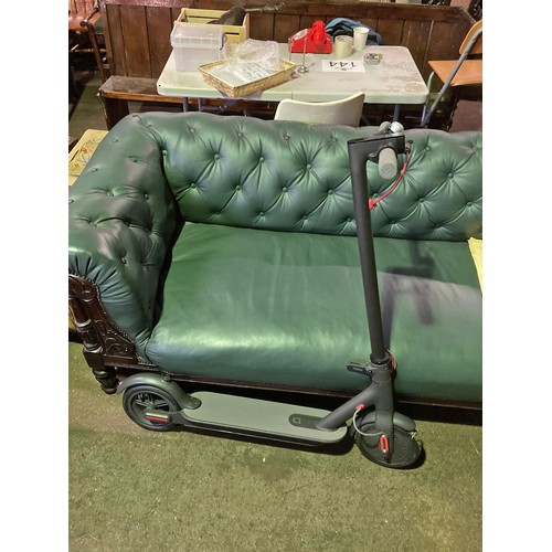 720 - Superb electric scooter in as new condition and full working order