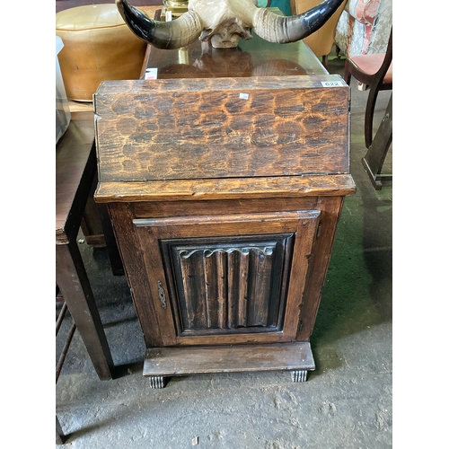 622 - Rustic carved wooden cupboard 97 x 65 x 29 cm