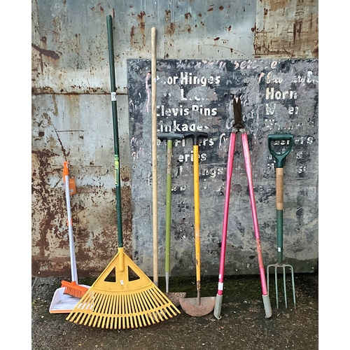 791 - Mixed garden tools