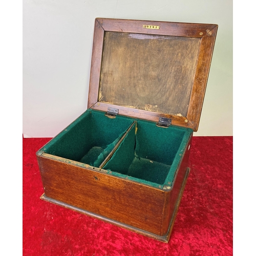 61 - Wooden box with 2 baize lined compartments