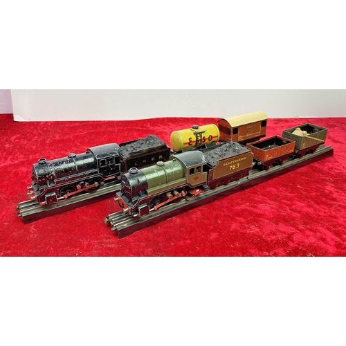 293 - 1930's Trix Tin plate train set including power pack or transformer and lots of rust free track, 5 w... 