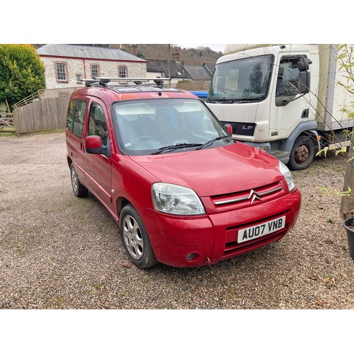 10A - 2007 Citroen Berlingo M-S Desire 92 Estate car. Diesel 1600cc. 194,500 miles. Towbar. In running ord... 