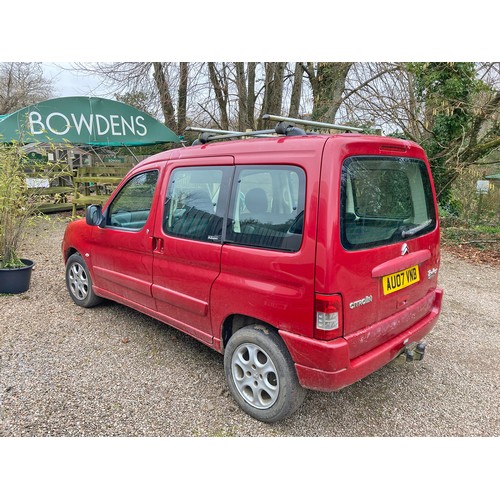 10A - 2007 Citroen Berlingo M-S Desire 92 Estate car. Diesel 1600cc. 194,500 miles. Towbar. In running ord... 