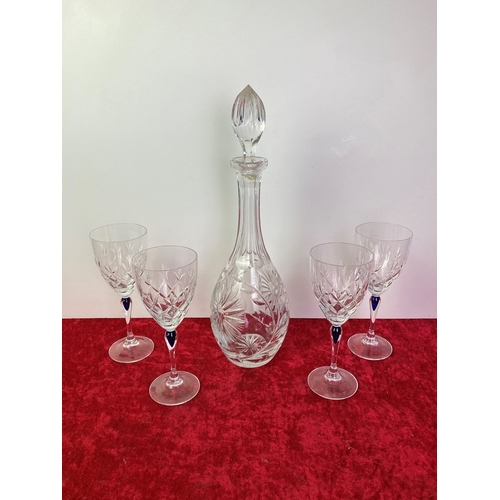 5 - A magnificent and elegant beautifully etched designed wine decanter  with stopper (stopper slightly ... 