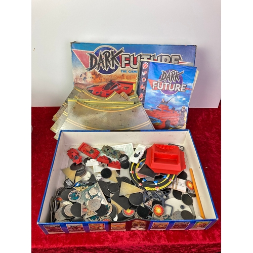 177 - Collection of vintage toys inc Jigsaw, Tennis Rackets and more