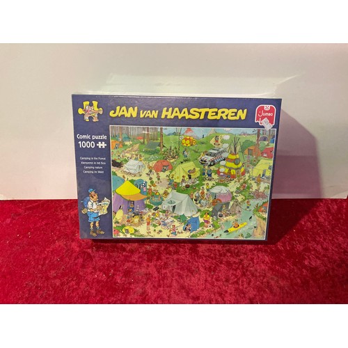 174 - A tub of marbles, wooden toys and a brand new jigsaw