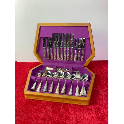 441 - Orante wooden cased silver plated cutlery set