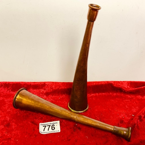 776 - Pair of hunting horns