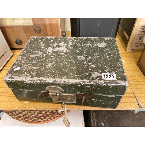 1229 - A metal deed box with working key