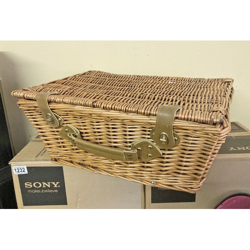 1231 - A wicker picnic hamper