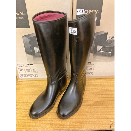 1235 - A pair of rubber riding wellies - Stylo - size 7 and a half to 8 UK