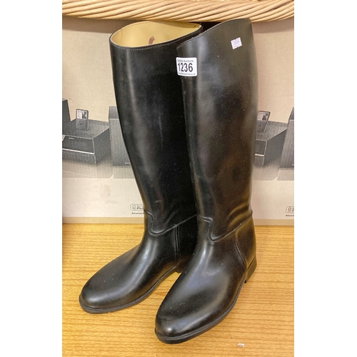 1236 - A pair of rubber riding wellies - Stylo UK Size 8 and a half to 9