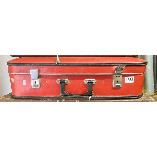 1255 - A red board suitcase with key