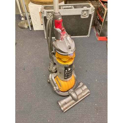 1270 - A Dyson vacuum cleaner with ball. DC 24