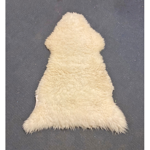 1289 - Beautiful plush sheepskin rug