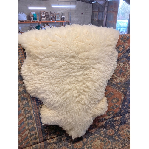 1292 - Beautiful plush sheepskin rug