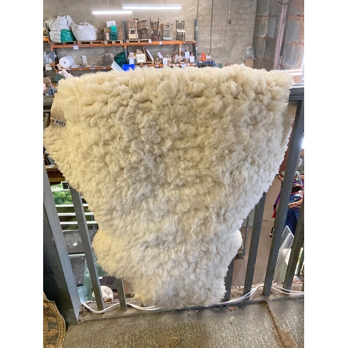 1294 - Beautiful plush sheepskin rug