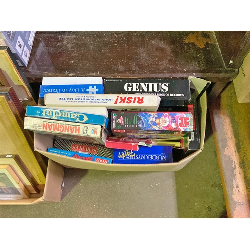 1305 - Large collection of modern and vintage board games and puzzles