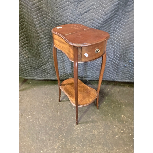 1362 - Small, occasional hall table