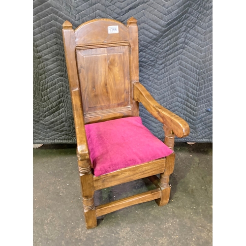 1366 - A small child's throne seat with red cushion