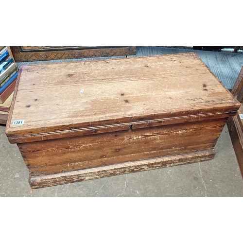 1381 - Wooden chest in superb condition