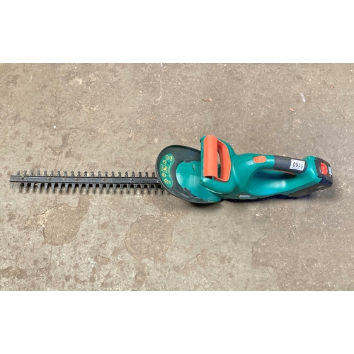 1160 - Black and Decker hedge trimer A/F