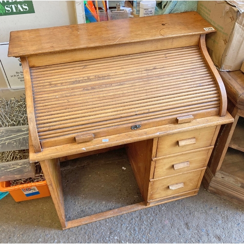 1389 - Intricate child's roll top desk in lovely condition