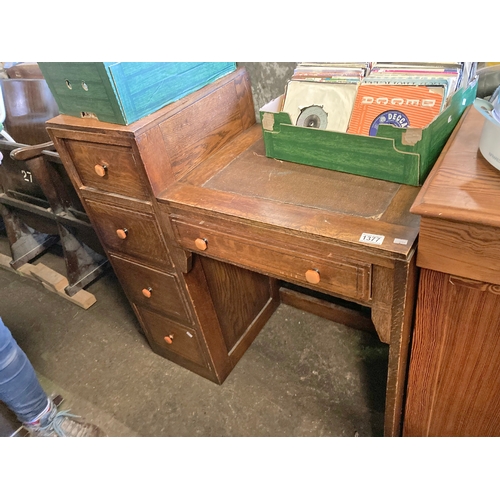 1377 - A retro writing desk.