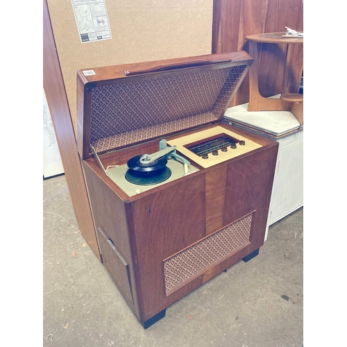 1382 - Vintage radiogram and wireless in beautiful wooden cabinet