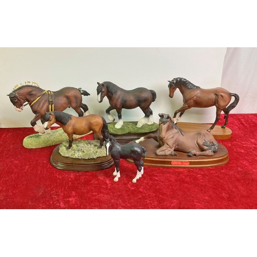 1135 - Collection of six horse figurines, some by Border Fine Arts.