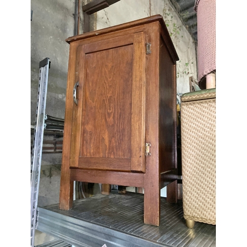 1413 - Wooden pot cupboard