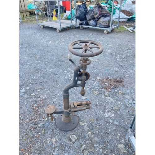 1471 - Large vintage iron hand drill