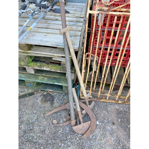 1472 - Selection of garden tools